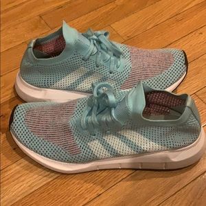 GENTLY WORN ADIADAS PRIMEKNIT SWIFT RUN SNEAKERS